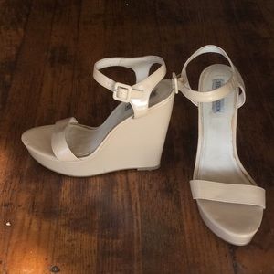 Steve Madden nude wedges